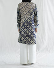 Load image into Gallery viewer, Kamila Kebaya Batik 22