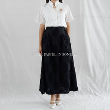 Muat gambar ke penampil Galeri, Bawahan Rok atau Celana Tenun Sulam Bulu (pilih variasi)