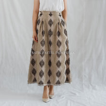 Muat gambar ke penampil Galeri, Bawahan Rok atau Celana Tenun Sulam Bulu (pilih variasi)