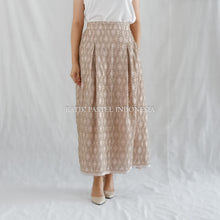 Muat gambar ke penampil Galeri, Bawahan Rok atau Celana Tenun Sulam Bulu (pilih variasi)