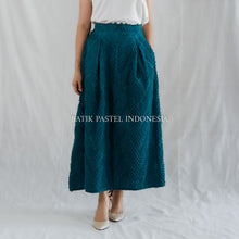 Muat gambar ke penampil Galeri, Bawahan Rok atau Celana Tenun Sulam Bulu (pilih variasi)