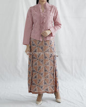 Muat gambar ke penampil Galeri, Nona Top Atasan Kebaya Kutubaru Modern Katun Bordir (pilih variasi)