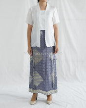 Load image into Gallery viewer, Awan atasan Kebaya Kutubaru Bordir Scallop Viscose - Batik Pastel