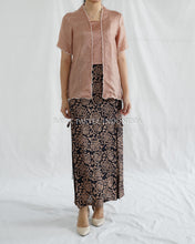Load image into Gallery viewer, Awan atasan Kebaya Kutubaru Bordir Scallop Viscose - Batik Pastel