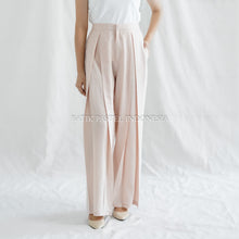 Load image into Gallery viewer, Kulot / Celana Pleats Tenun Bahan Dobi Viscose Batik Pastel Indonesia