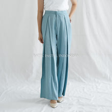 Load image into Gallery viewer, Kulot / Celana Pleats Tenun Bahan Dobi Viscose Batik Pastel Indonesia