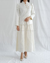 Muat gambar ke penampil Galeri, Dian Kebaya Janggan Modern bahan Vegan Suede