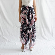 Muat gambar ke penampil Galeri, Kara Skirt - Rok Batik Modern model Kain Ikat Instant