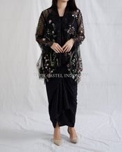 Load image into Gallery viewer, Garden Kebaya Top - Black