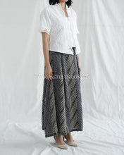 Muat gambar ke penampil Galeri, Nona Top Atasan Kebaya Kutubaru Modern Katun Bordir (pilih variasi)