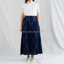 Load image into Gallery viewer, Bawahan Rok atau Celana Tenun Sulam Bulu (pilih variasi)
