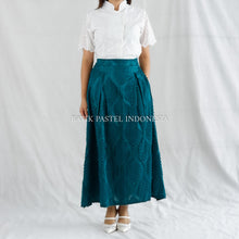Load image into Gallery viewer, Bawahan Rok atau Celana Tenun Sulam Bulu (pilih variasi)