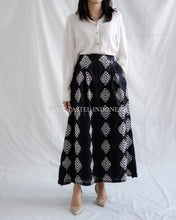 Load image into Gallery viewer, Bawahan Rok atau Celana Tenun Sulam Bulu (pilih variasi)
