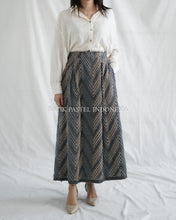 Load image into Gallery viewer, Bawahan Rok atau Celana Tenun Sulam Bulu (pilih variasi)