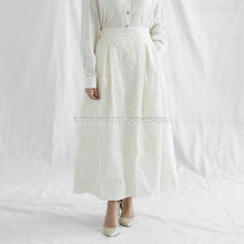 Load image into Gallery viewer, Bawahan Rok atau Celana Tenun Sulam Bulu (pilih variasi)