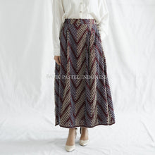 Load image into Gallery viewer, Bawahan Rok atau Celana Tenun Sulam Bulu (pilih variasi)