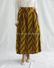 Load image into Gallery viewer, Bawahan Rok atau Celana Tenun Sulam Bulu (pilih variasi)