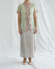 Muat gambar ke penampil Galeri, Seroja Kebaya atasan Brokat Modern - Batik Pastel