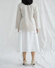 Muat gambar ke penampil Galeri, Seruni Top Atasan Dengan Bordir Bunga - Oat Panjang