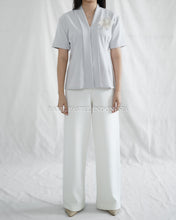 Load image into Gallery viewer, Seruni Top Atasan Dengan Bordir Bunga - Soft Grey