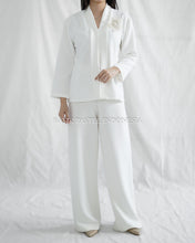 Muat gambar ke penampil Galeri, Seruni Top Atasan Dengan Bordir Bunga - White Panjang