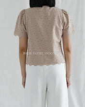 Load image into Gallery viewer, Shella Top Embroidered Cotton Top - Cream