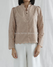 Load image into Gallery viewer, Shella Top LONG Embroidered Cotton Top - Cream