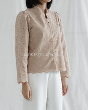 Load image into Gallery viewer, Shella Top LONG Embroidered Cotton Top - Cream