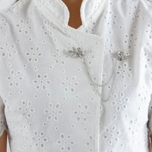 Muat gambar ke penampil Galeri, Bros / Brooch rantai aksesoris kebaya janggan batik pastel
