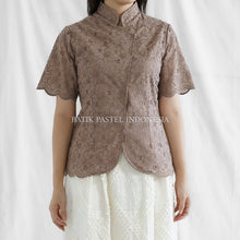 Load image into Gallery viewer, Kebaya Janggan Modern Atasan Katun Bordir - Batik Pastel
