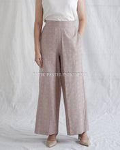 Load image into Gallery viewer, Culottes / Dobbi Woven Rubber Pants (Select Variation)
