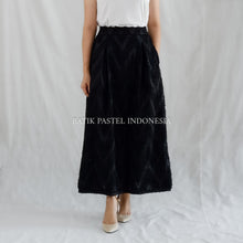 Muat gambar ke penampil Galeri, Bawahan Rok atau Celana Tenun Sulam Bulu (pilih variasi)
