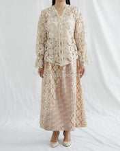 Load image into Gallery viewer, Bella Top Atasan Brokat Prada Lace - Batik Pastel
