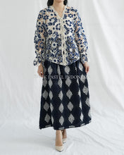 Load image into Gallery viewer, Bella Top Atasan Brokat Prada Lace - Batik Pastel
