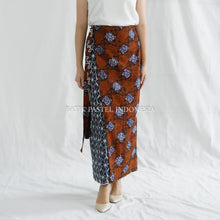 Muat gambar ke penampil Galeri, Rania Skirt - Rok Span Kombinasi Batik dan Katun Bordir
