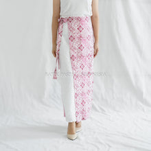 Muat gambar ke penampil Galeri, Rania Skirt - Rok Span Kombinasi Batik dan Katun Bordir

