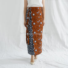 Muat gambar ke penampil Galeri, Rania Skirt - Rok Span Kombinasi Batik dan Katun Bordir
