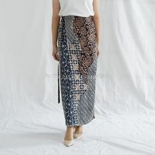 Muat gambar ke penampil Galeri, Rania Skirt - Rok Span Kombinasi Batik dan Katun Bordir
