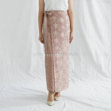 Muat gambar ke penampil Galeri, Rania Skirt - Rok Span Kombinasi Batik dan Katun Bordir
