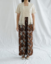 Load image into Gallery viewer, Rara Kebaya Kutubaru Modern Pleats
