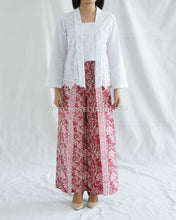 Load image into Gallery viewer, Rara Kebaya Kutubaru Modern Pleats
