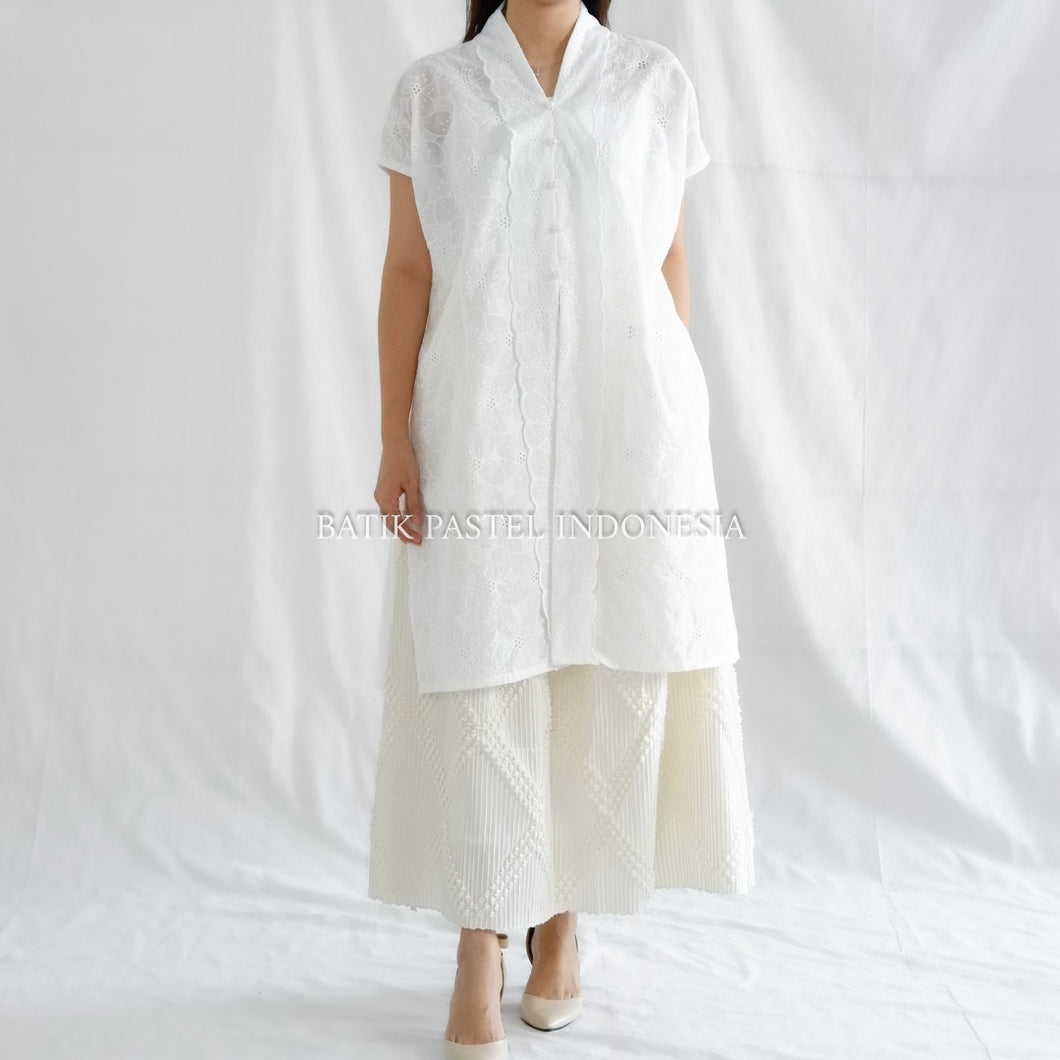 Andin Kebaya Modern Casual Katun Bordir