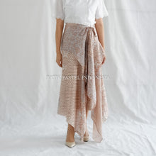 Load image into Gallery viewer, Kara Skirt - Rok Batik Modern model Kain Ikat Instant
