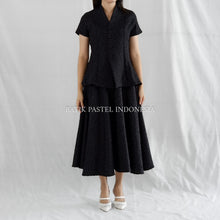 Load image into Gallery viewer, [Bisa Terpisah] Laura Rok Payung / Flare Full Circle &amp; Atasan Blouse Vneck Jacquard Premium Lebaran 2026 - Mewah &amp; Lembut - Batik Pastel
