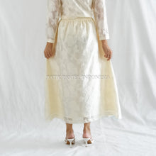 Load image into Gallery viewer, Batik Pastel MeiHua Skirt Bordir Timbul Premium - Rok Karet Lipit Mewah Pinggang Full Karet Bawahan Kebaya Lebaran 2026
