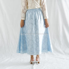 Load image into Gallery viewer, Batik Pastel MeiHua Skirt Bordir Timbul Premium - Rok Karet Lipit Mewah Pinggang Full Karet Bawahan Kebaya Lebaran 2026
