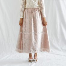Load image into Gallery viewer, Batik Pastel MeiHua Skirt Bordir Timbul Premium - Rok Karet Lipit Mewah Pinggang Full Karet Bawahan Kebaya Lebaran 2026
