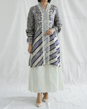 Load image into Gallery viewer, Kamila Kebaya Batik 30
