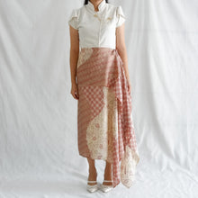 Muat gambar ke penampil Galeri, Kara Skirt - Rok Batik Modern model Kain Ikat Instant
