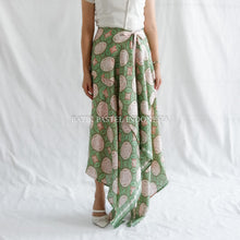 Muat gambar ke penampil Galeri, Kara Skirt - Rok Batik Modern model Kain Ikat Instant
